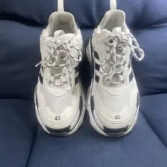BALENCIAGA x adidas Triple S 40のサムネイル