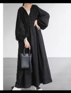 新品アンティカ切替ギャザーワンピース　黒￥1980のサムネイル