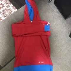 YONEX フード付きウェア 赤と青