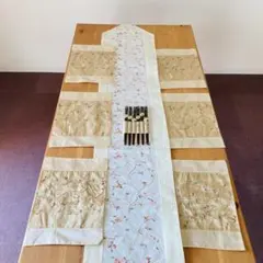 韓国を楽しむテーブルランナー・ランチョンマット・お箸セット　白・赤花刺繍