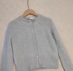 ライトグレー ボタン付きカーディガン