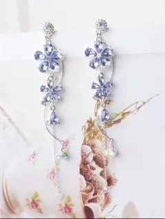 ラインストーン花ドロップピアスのサムネイル