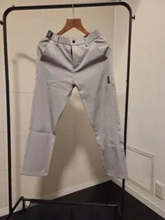 薄いグレー？ デザインジーンズ