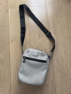 is+ ショルダーバッグ グレー