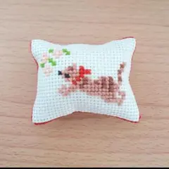 クロスステッチ完成品　ピンクッション　ねこ