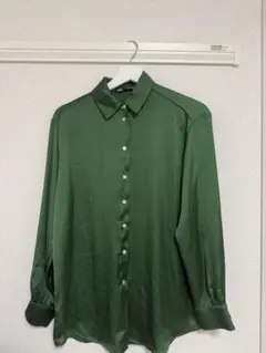 ZARA グリーンサテン長袖シャツ