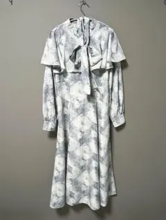 トッコクローゼット　ボウタイリボン付きバックレースアップケープライクワンピース