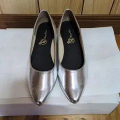 シルバー パンプス 低ヒール