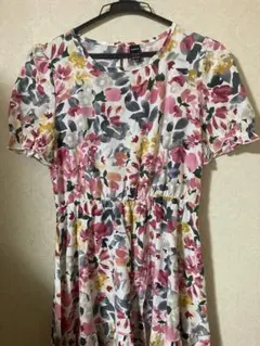 膝下丈花柄サマードレス