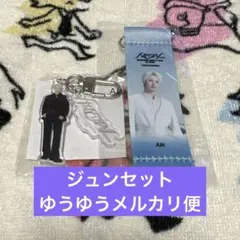 SEVENTEEN NEW_ アクリルキーリングとフラッグキーホルダー ジュン