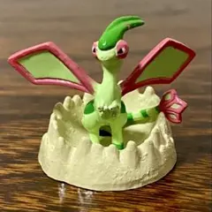ポケモンボールチョコ　フィギュア　フライゴン