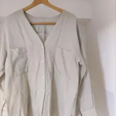 ベージュ Vネック 長袖シャツ