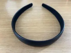 ブラック カチューシャ シンプル