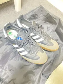 adidas Gazelle グレー/ホワイト スニーカー