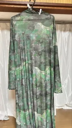グリーン系抽象模様長袖ロングワンピース