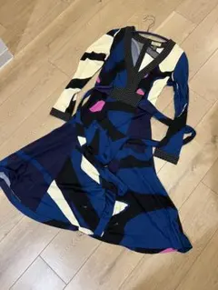 Issa イッサロンドン シルク100％ ワンピースのサムネイル