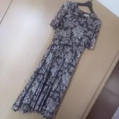 【上品で美しくシック】ブラウン・ホワイト花柄半袖ロングワンピース●ちょっと大きめ