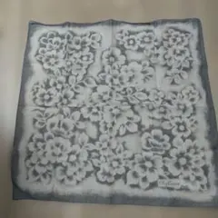 Oleg Cassini 花柄ハンカチ グレー系