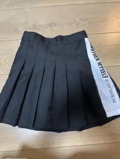 Lovetoxic 黒 プリーツスカート サイドロゴ入り