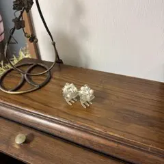 コンプレックスビズ ホワイト ヘアクリップのサムネイル