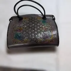 花柄エンボス加工レザーメッセンジャーバッグ