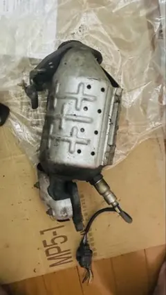 触媒 2ピンコネクタ付き 純正品 Y32グロリア - メルカリ