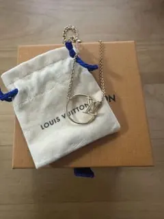 Louis Vuitton LVロゴ ネックレス ゴールドカラーのサムネイル