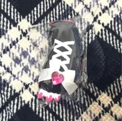 m*e様 グルーミー アームキーホルダー マスコット 黒白