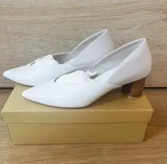 【新品・未使用】LE TALON ホワイト ポインテッドトゥ フラットシューズ