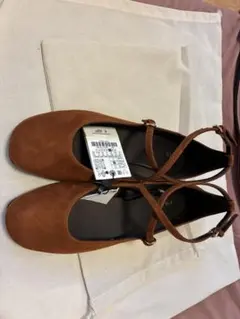 ZARA 本革　新品　レザーストラップバレエシューズ　37 パンプスのサムネイル