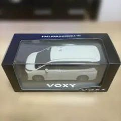 トヨタ　1/30 ミニカー　VOXY ホワイトパールのサムネイル