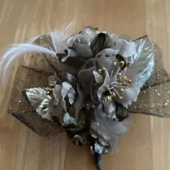 フラワーコサージュ グレー ゴールド　卒業式　卒園式　髪飾り