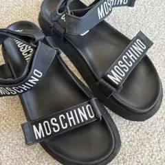 MOSCHINO ロゴストラップ 厚底サンダル ブラックのサムネイル