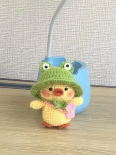 カエル帽子のアヒルあみぐるみキーホルダー付き