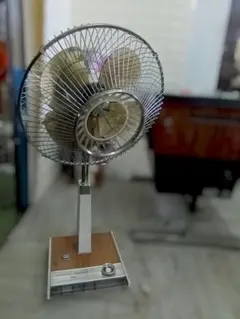 HITACHI 木目調 扇風機 ダイヤル式H653これからの夏に！ - メルカリ