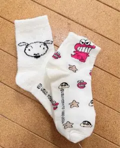 韓国　クレヨンしんちゃん　もこもこ　レディース　靴下 2点セット