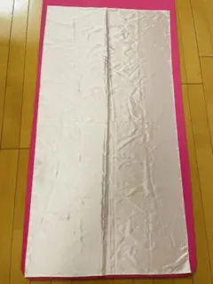 シルバーサテン生地 約109cm x 58cm