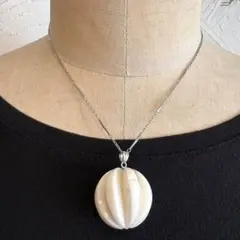 天然白珊瑚 彫刻デザイン24mm 大粒ネックレス 上品存在感