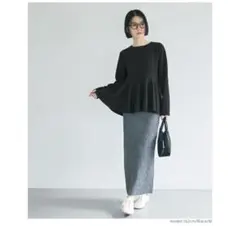 新品タグ付き　coca コカ 裾フレアトップス エンボスシリーズ ブラック