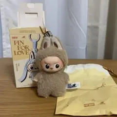 イニシャルラブブ　B ベージュ　labubu