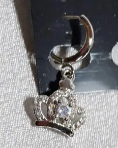 クラウンモチーフ 片耳用ピアス