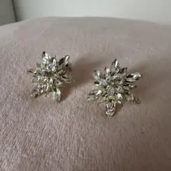 花形クリスタルピアス