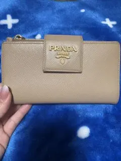 PRADA ベージュ 二つ折り財布