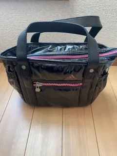 アディダス　エナメルハンドバッグ