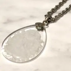 ネックレス　水晶　彫刻　ペンダント付　アクセサリー　ジュエリー　レディース