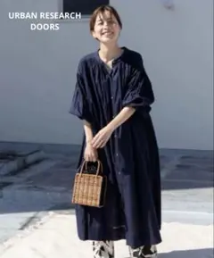 《新品》アーバンリサーチドアーズコットンボイルギャザーワンピースS ネイビー