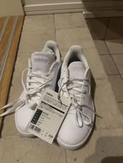 adidas スニーカー URBAN COURT Mホワイト 23cm