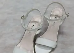 ダイアナ　サンダル　ウエッジソール　ストラップ　ホワイト