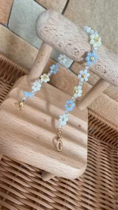 花モチーフ ビーズブレスレット【ハンドメイド】
