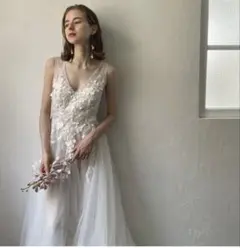 ドレスプロダクション フラワーモチー 刺繍レース Aラインドレス（W162）のサムネイル